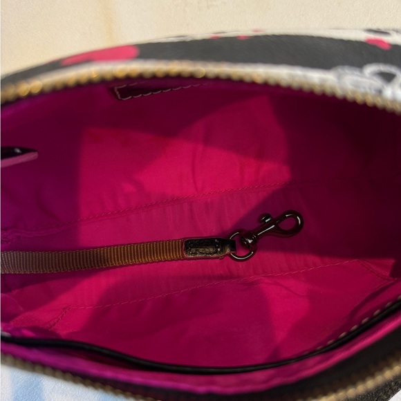 Dooney & Bourke Disney Sweethearts - 2014 Mickey and Minnie Small Barrel… - Picture 11 of 15